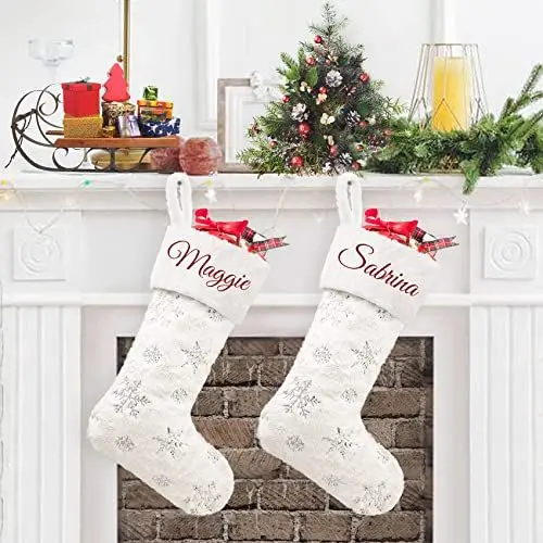 Produktbild: Duosheng & Elegant Personalisierte Weihnachtsstrumpf mit Namen Christmas Stockings Fur Schneeflocke Sequin Weihnachten Deko Geschenkebeutel Weihnachtskamin Hängende Nikolausstrumpf Weiß 2 Stück