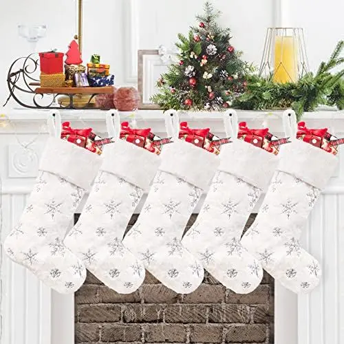 Produktbild: Duosheng & Elegant Weihnachtsstrumpf mit Christmas Stockings Fur Schneeflocke Sequin Weihnachten Deko Geschenkebeutel Weihnachtskamin Hängende Nikolausstrumpf Weiß 5 Stück