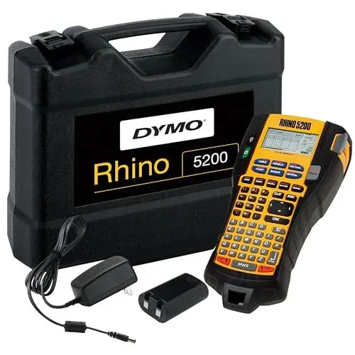 Produktbild: Dymo Rhino 5200 Tragbares Industrielles Beschriftungsgerät | ABC-Tastatur & LCD-Display | Stabiles Kunststoffgehäuse mit integrierten Gummipuffern | Gummierte Tasten mit 11 Funktionen