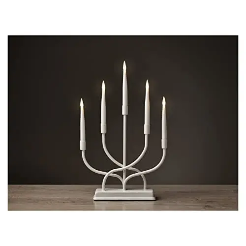 Produktbild: EMOS Metall LED-Kerzenständer, klassisch, Metall-Ständer mit 5 LED-Kerzen, weiß, Batteriebetrieben 2X AA, Innenbereich IP20, 6/18h Timer-Funktion, 40 x 26 cm