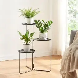Produktbild: (en.casa) Blumenständer Ostre Pflanztisch Pflanzenständer mit 3 Ablagen Blumentreppe Metall Pflanzregal Schwarz 70 x 48 x 25 cm