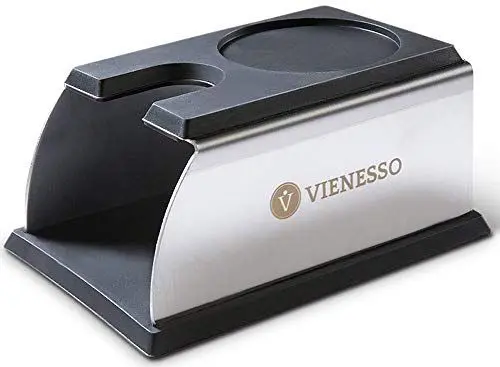Produktbild: Erstklassige Tamperstation aus Edelstahl und Silikon - die perfekte Tamping-Station für alle Größen, Barista-Zubehör für jeden Profi, Andrückstation für Siebträger + E-Book! (14x7x6 cm)