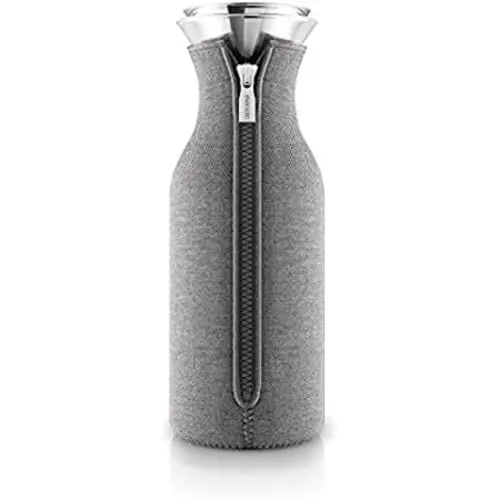 Produktbild: EVA SOLO – Kühlschrankkaraffe | skandinavisches Design | 1 Liter - 1.0l| Borrosilikat-Glas, Edelstahl, Silikon | spülmaschinenfest | 100% tropffrei | Dark Grey Wowen