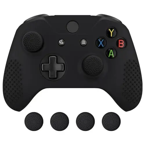 Produktbild: eXtremeRate PlayVital Silikon Schutzhülle Case für Xbox One S/X Controller, Anti-Rutsch Gummi Hülle & 4 Thumbstick Sticks Kappen Aufsätze für Xbox One S/X Controller-Schwarz