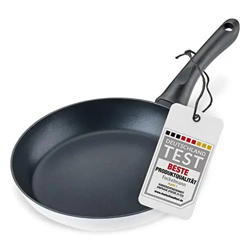 Produktbild: Fackelmann Bratpfanne Arcadalina 24cm - Antihaft-Pfanne aus 90% recyceltem Aluminium und Keramik-Beschichtung - Induktionspfanne zum Kochen & Anbraten - PFAS Frei, Schwarz/Weiß