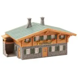 Produktbild: FALLER Berghütte Staufnerhaus Modellbausatz mit 117 Einzelteilen 165 x 96 x 90 mm I Modelleisenbahn Zubehör H0 I Modelleisenbahn H0 Bergwachhütte, Verschieden