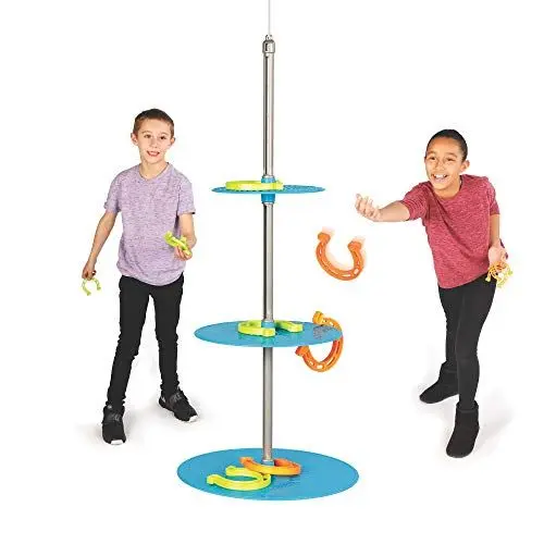 Produktbild: Fat Brain Toys Horseshoe Throwing Game: Hufeisenwerfen Spiel, Zielstange mit Plattformen und Türrahmenaufhänger, 8 Hufeisen in Orange und Grün, ab 6 Jahre, innen und außen spielbar