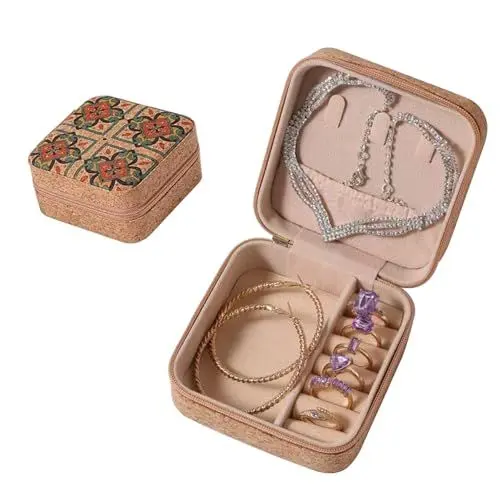 Produktbild: FEMONGY Schmuckkästchen für Reisen - Schmuckaufbewahrung für Ringe, Armbänder, Ohrringe, Halskette - Geschenk (Vierblättriges Kleeblatt)