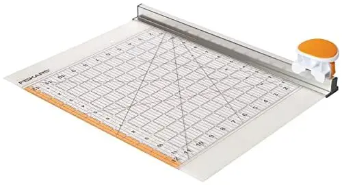 Produktbild: Fiskars Rollmesser Ø 45 mm mit Lineal, 12” x 12”, Orange/Weiß, 1016264