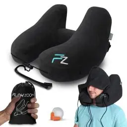 Produktbild: FLOWZOOM Air Nackenkissen Flugzeug – H-Design Reisekissen für 5 Schlafpositionen, schnell aufblasbar & druckregulierbar – Nackenhörnchen mit abnehmbarer Kapuze & weichem Plüschbezug – Größe L, Schwarz