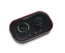 Produktbild: Focusrite Vocaster One – Podcast-Audio-Interface für Solo-Aufnahmen. Nutzen Sie Auto Gain, Enhance und Mute einfaches Podcasting. Kompakt, leicht mit Buspower-Stromversorgung