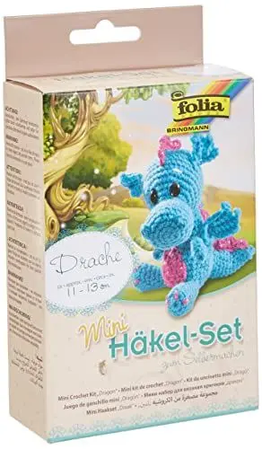 Produktbild: folia 23911 - Mini Häkelset Drache, Komplettset zur Erstellung von einem selbst gehäkelten niedlichen Drachen, ca. 11 - 13 cm groß, für Kinder ab 8 Jahren und Erwachsene, als Geschenk