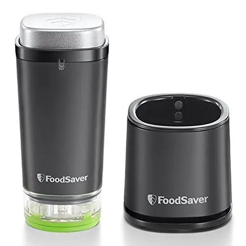 Produktbild: FoodSaver kabelloser Handvakuumierer zum Versiegeln von Lebensmitteln mit Ladestation | Mini Vakuumiergerät mit 1 Behälter zum Einmachen und Marinieren und 5 Frischhalte-Vakuumierbeuteln (VS1199X)