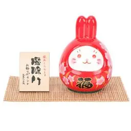 Produktbild: GALPADA Hasenornament Japanische Glückskatze Kinderspielzeug Keramik Maskottchen Katze Figuren Statue Japanische Daruma Schreibtisch Kunst Dekore Für Party Tisch Garten Rot Auto Spielzeug
