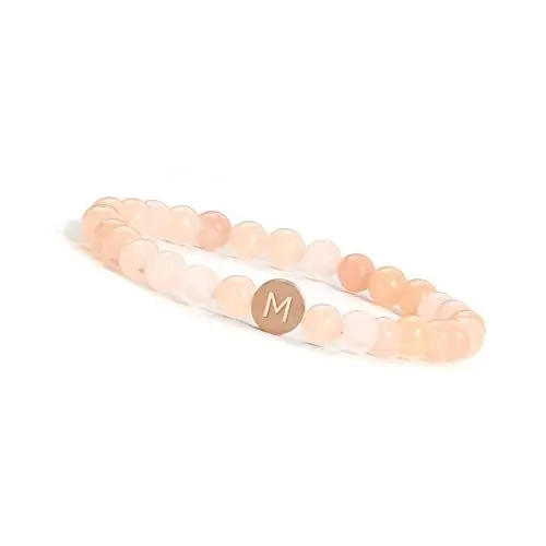 Produktbild: GD GOOD.designs Armband mit Buchstaben M I Personalisiertes Damen Perlenarmband mit Sonnenstein Natursteinperlen und 18K rosé vergoldeter Buchstabenperle - Valentinstag - Geschenk für Sie
