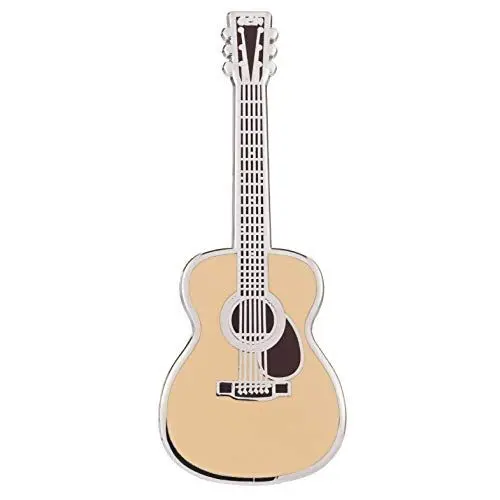 Produktbild: Geepin Emaille-Gitarren-Anstecker | Hochwertige Martin Mini-Brosche | 52 mm | Tragbar am Rucksack, T-Shirt, an der Jacke, Krawatte etc. | In ansprechender Gitarrenkoffer-Box | Tolles Geschenk