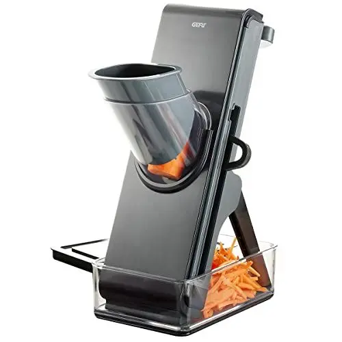 Produktbild: GEFU Gemüsehobel STANDO – Mandoline mit Wechselklingen für Scheiben & Juliennestreifen | Auffangbehälter, Sicherheitsrestehalter, rutschfester Fuß