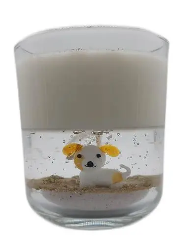 Produktbild: Gelwachs Duftkerze mit Hundefigur aus Glas als Anhänger und hochwertigem Sojawachs ideal als Wohn-/ Esszimmerdeko und für deinen Herzensmensch
