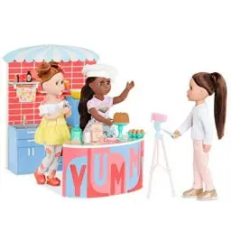 Produktbild: Glitter Girls Küche mit Kochsendung Zubehör – Puppenzubehör für 36 cm Puppen mit Backzubehör, Kühlschrank, Ofen und mehr – Puppenhaus Zubehör für Kinder ab 3 Jahren (52 Teile)