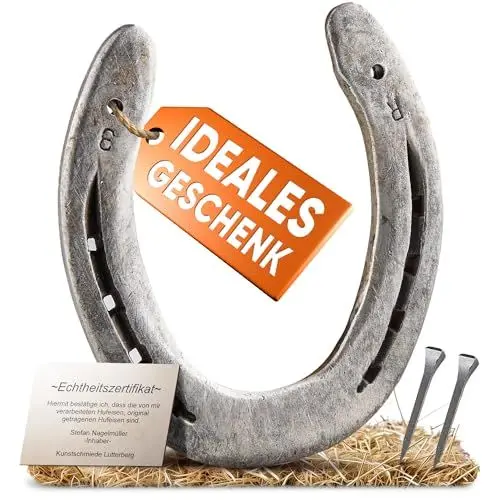 Produktbild: Echtes getragenes Hufeisen – Glücksbringer mit Zertifikat & Hufeisennägel – Rustikales Geschenk für Haus, Hochzeit & Einzug - Kunstschmiede Lutterberg