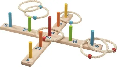 Produktbild: goki 56801 - Ringwurfspiel mit 6 Sisalringen, Holz-Geschicklichkeitsspiel, 49x49cm, MADE IN GERMANY, Familienspaß, Koordinationstraining, 7er Set, ab 3 Jahre