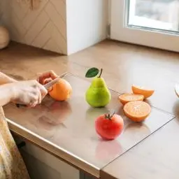 Produktbild: Gracenal Acryl Schneidebrett, Cutting Board, 43x33cm Großes Schneidbrett Rutschfest mit Lippe, Schneidebrett Glas Alternativen Küchenbrett Durchsichtig, Geschenk Küche Küchenutensilien, Küchen Gadgets