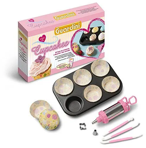Produktbild: Guardini 4223015684 “Voglia di…” Basis-Kit Antihaftbeschichteten Muffinform mit 6-Formen, 60-Backofen Papier Cupcakes, Kunststoff und Metall Spritze mit 2 Edelstahl Tüllen, 3-Modellierungswerkzeugen für Zuckerglasur, Blume Ausstecher, Rezeptbuch