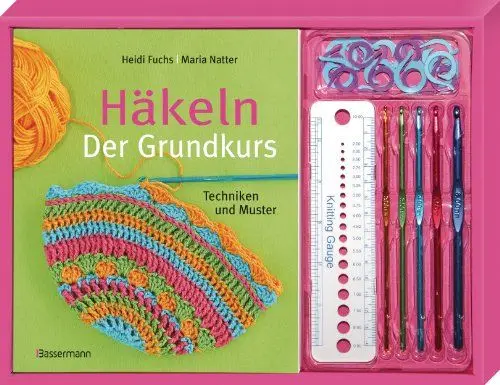 Produktbild: Häkeln. Der Grundkurs-Set: Techniken und Muster. Buch, 5 Häkelnadeln, Lineal und 20 Maschenmarkierungsringe