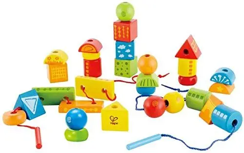 Produktbild: Hape Fädelklötze | klassisches Stapelspiel mit 32 Holzklötzen, buntes Fädelspielzeug