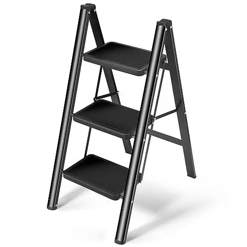 Produktbild: HBTower Trittleiter 3 Stufen Klappbar, Leichtes und Kompaktes Klapptritt mit Rutschfesten Stufen, Robuster Stahlrahmen, 150 kg Tragkraft, Tragbar für Haushalt und Küche
