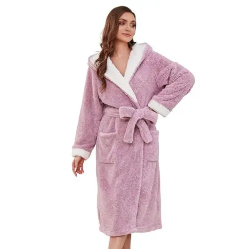 Produktbild: HEARTNICE Damen Plüsch Bademantel mit Kapuze, weicher warmer langer Morgenmantel für Frauen flauschige Winter Loungewear (Hellrosa Mel., L/XL)