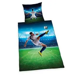 Produktbild: Herding Young Collection Bettwäsche-Set, Fußball Wendemotiv, Bettbezug 135 x 200 cm, Kopfkissenbezug 80 x 80 cm, Baumwolle/Renforcé, Grün