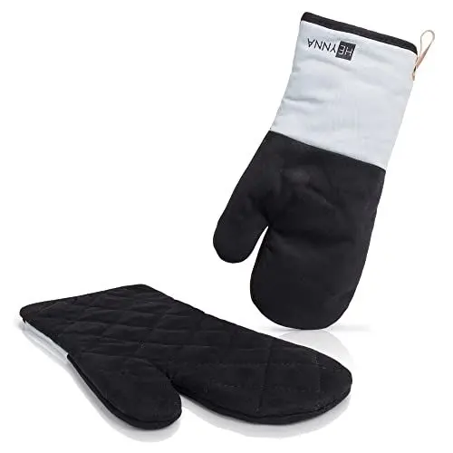 Produktbild: HEYNNA® Ofenhandschuhe (1 Paar) – Topflappen aus 100% Baumwolle | hitzebeständig bis 240°C | waschbar | Grillhandschuhe geeignet zum Kochen, Backen, Grillen, Barbecue | extra große Backhandschuhe
