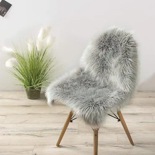 Produktbild: Homcomodar Flauschiger Teppich 60x90cm Faux Lammfell Schaffell Teppich Waschbar Teppich Schlafzimmer HochflorTeppich Grau für Sofa Matte