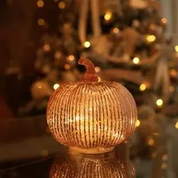 Produktbild: hvfun Herbstliche dekorative Kürbislaterne aus gestreiftem Glas, Halloween-Dekoration und Thanksgiving-Tischdekoration, batteriebetriebenes Herbstlicht für Partys und Zuhause -Rosa Gold