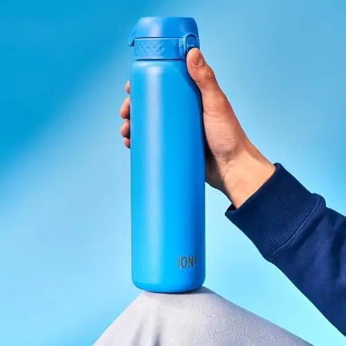 Produktbild: Ion8 Vakuumisolierte Edelstahl-Trinkflasche, 1 Liter, 920 ml, Auslaufsicher, Einhandöffnung, Sichere Verriegelung, Spülmaschinenfest, Tragegriff, Langlebig, Ideal für Sport und Yoga, Blau