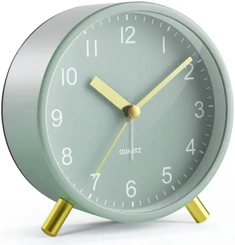 Produktbild: Jisile Wecker Analog, Wecker Ohne Tickgeräusche, Moderner Quarzwecker mit goldenem Ständer, Salbeigrün Zifferblatt, Retro Wecker, Batterie Wecker, Schlafzimmer Uhr