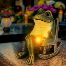 Produktbild: JIZZU Frosch Statuen Garten, Outdoor Tierfigur Dekoration, Solar Gartenfiguren mit LED Leuchten, Frosch Garten Dekoration, Harz Tier Garten Skulptur, Ornamente Für Terrasse Rasen Haus Hof