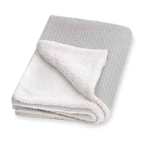 Produktbild: Julius Zöllner Winterdecke aus Waffelpique und kuscheligem Teddy-Stoff | Gr. 70x100 cm | Made in Germany | Waffelpique 100% Baumwolle | OEKO-TEX® STANDARD 100 | Light Grey