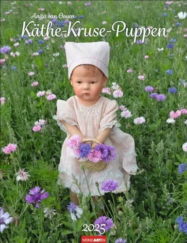 Produktbild: Käthe Kruse Puppen Kalender 2025: Fotokalender mit Nostalgie-Faktor. Jahres-Wandkalender mit 12 Fotos für Sammler und Puppenliebhaber. 30 x 39cm. Hochformat.
