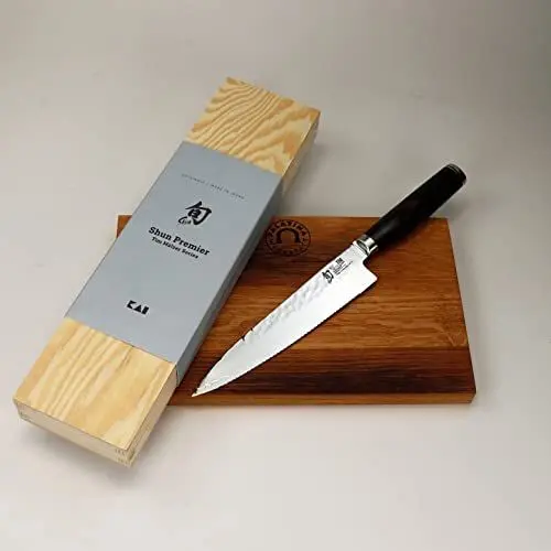 Produktbild: Kai Shun Messer – Tim Mälzer Messer Premier Serie TDM 1722 - Allzweckmesser mit Wellenschliff 11 cm aus Damaststahl – Ultrascharfes japanisches Messer + 100% handgefertigtes Schneidebrett Unikat