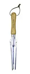 Produktbild: Kent & Stowe Multifunktionsunkrautjäter – Unkrautjäter mit Kratzzinke & Schneidklinge aus Edelstahl, Mooskratzer mit Holzstiel, Länge: 33,5 cm