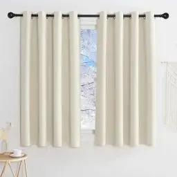 Produktbild: KGORGE Gardine Verdunkelung Wohnzimmer Vorhang Kurz Fenster Vorhänge Beige 2er Set 145 x 140 cm(HxB) Verdunklungsgardine Ösen Hellbeige Thermovorhang Kälteschutz Blackout Curtains