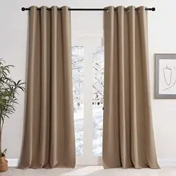 Produktbild: KGORGE Thermo Vorhang gegen Kälte Wohnzimmer Gardinen Blickdicht Ösenvorhang 2er Set 245 x 140 cm(HxB) Verdunkelde Vorhänge Wärmeisolierend Blackout Curtains, Cappuccino