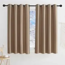 Produktbild: KGORGE Wärmeschutzvorhang mit Ösen Wohnzimmer Vorhänge Kurz Blickdicht 2er Set Blackout Curtains for Bedroom Thermovorhang gegen Kälte, 145 x 140 cm(HxB), Cappuccino