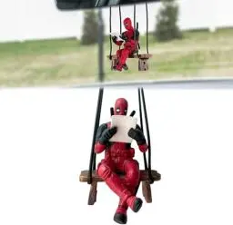 Produktbild: KHDULQ Deadpool Auto Deko,Anime Autospiegel Anhänger Deadp Rückspiegel Innenraum Spiegel Zubehör Autozubehör Accessoires, Lustig Spiegelaufhängungen Niedliches Dekoration