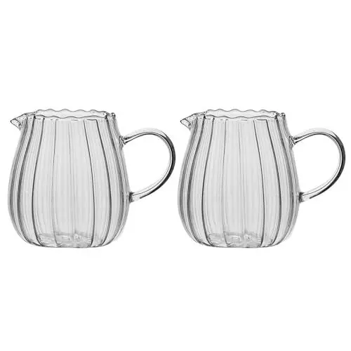 Produktbild: Kichvoe 2-Teiliger 300 ml Milchkännchen Glas Geprägter Streifen Servierkrug Milch Kaffee Sahnekännchen Saucenkrug Kung-Fu-Teetasse mit Griff Milchaufschäumkännchen für Die Küche zu Hause