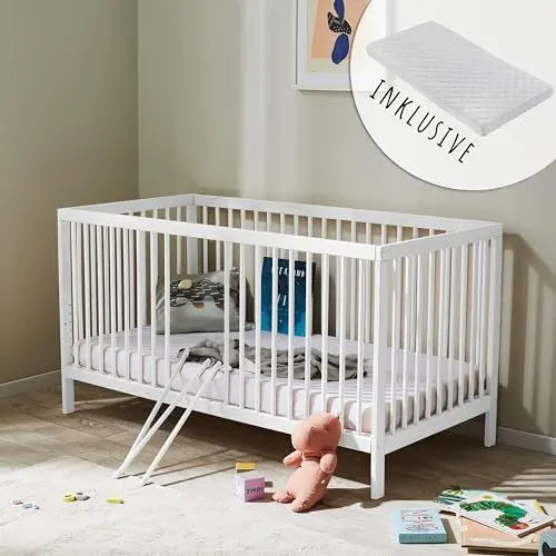 Produktbild: Babybett Kinderbett Gitterbett 70x140 Matratze höhenverstellbar & herausnehmbare Sprossen, optional mit Schublade | Buchenholz Weiss sehr stabil Made in Europe | von Geburt bis 6. Lebensjahr