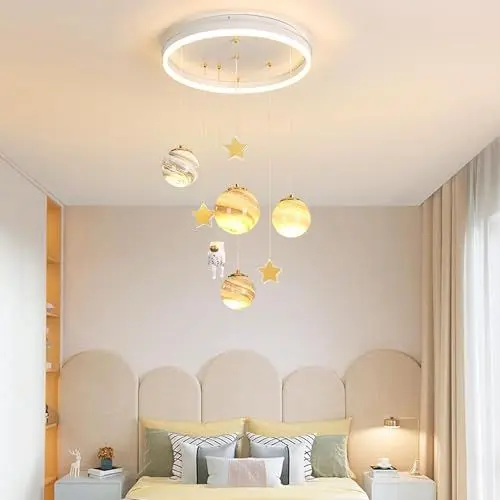 Produktbild: Kinder Kronleuchter LED Deckenleuchte Dimmbar Planet Kronleuchter Kinderzimmer Lampe Modernes Design Mond Astronaut Deckenlampe mit Fernbedienung Kronleuchter Kinderzimmer Schlafzimmer Beleuchtung