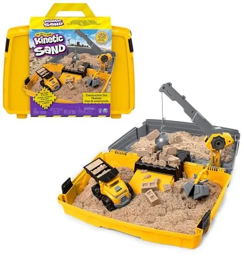 Produktbild: Kinetic Sand Baustellen Koffer - mit 907 g original magischem kinetischem Sand aus Schweden, Baustellenfahrzeug und Zubehör für kreatives Indoor-Sandspiel, für Kinder ab 3 Jahren